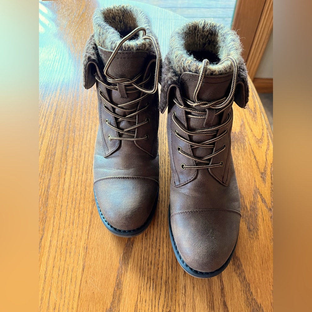 Cliffs By White Mountain Duena Bootie, worn twice, in excellent condition!!